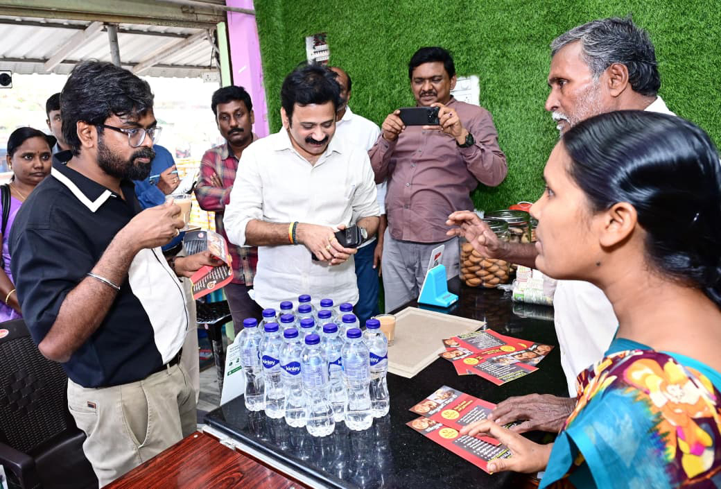 ప్రతి కుటుంబంలో ఒకరు వ్యాపారవేత్తగా ఎదగాలి: జిల్లా కలెక్టర్ డీకే బాలాజీ