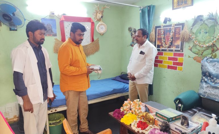 పామర్రు లో ప్రథమ చికిత్స కేంద్రాలను తనిఖీ చేసిన జిల్లా వైద్య శాఖ అధికారి డా పి.యుగంధర్