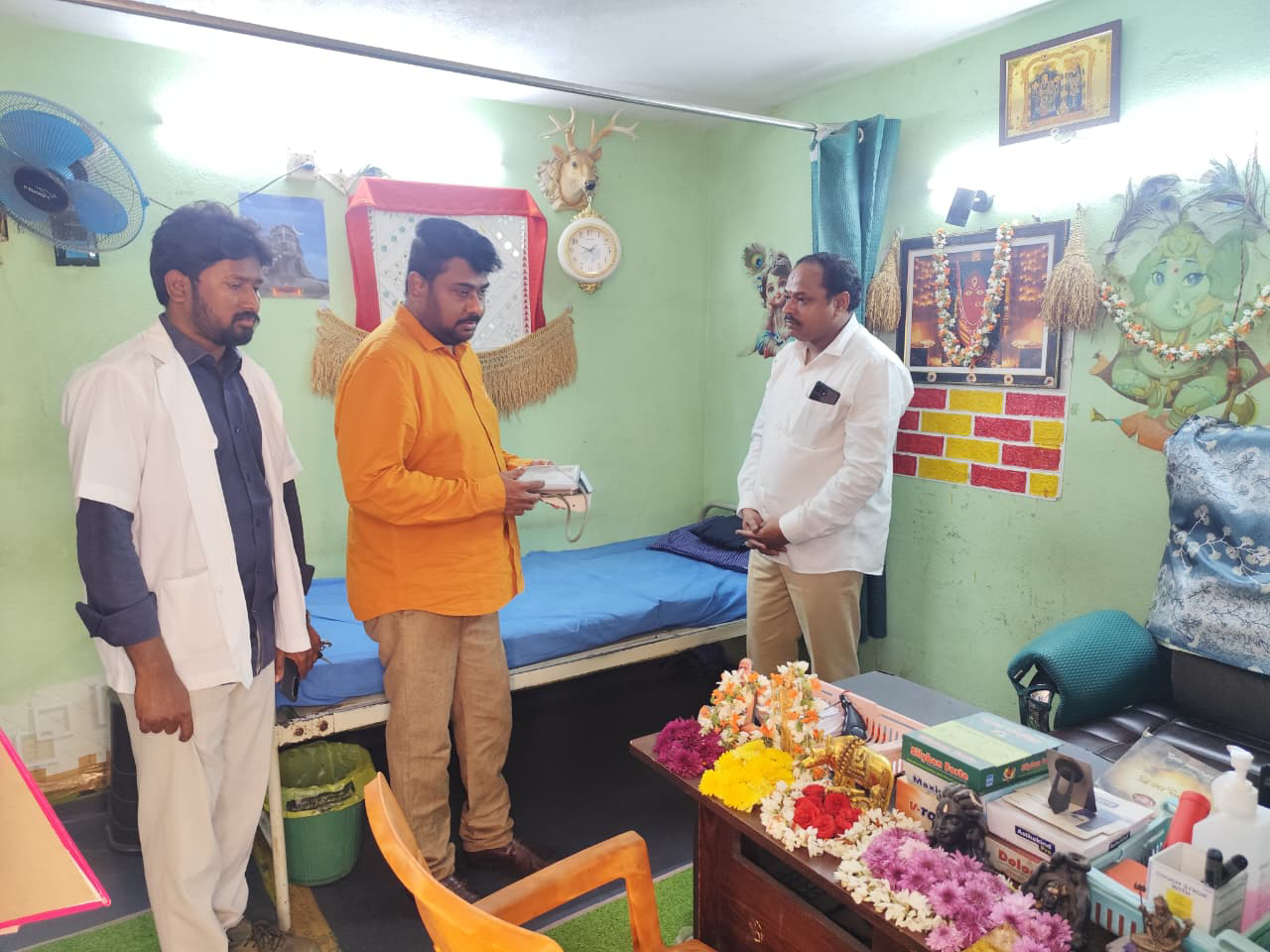 పామర్రు లో ప్రథమ చికిత్స కేంద్రాలను తనిఖీ చేసిన జిల్లా వైద్య శాఖ అధికారి డా పి.యుగంధర్