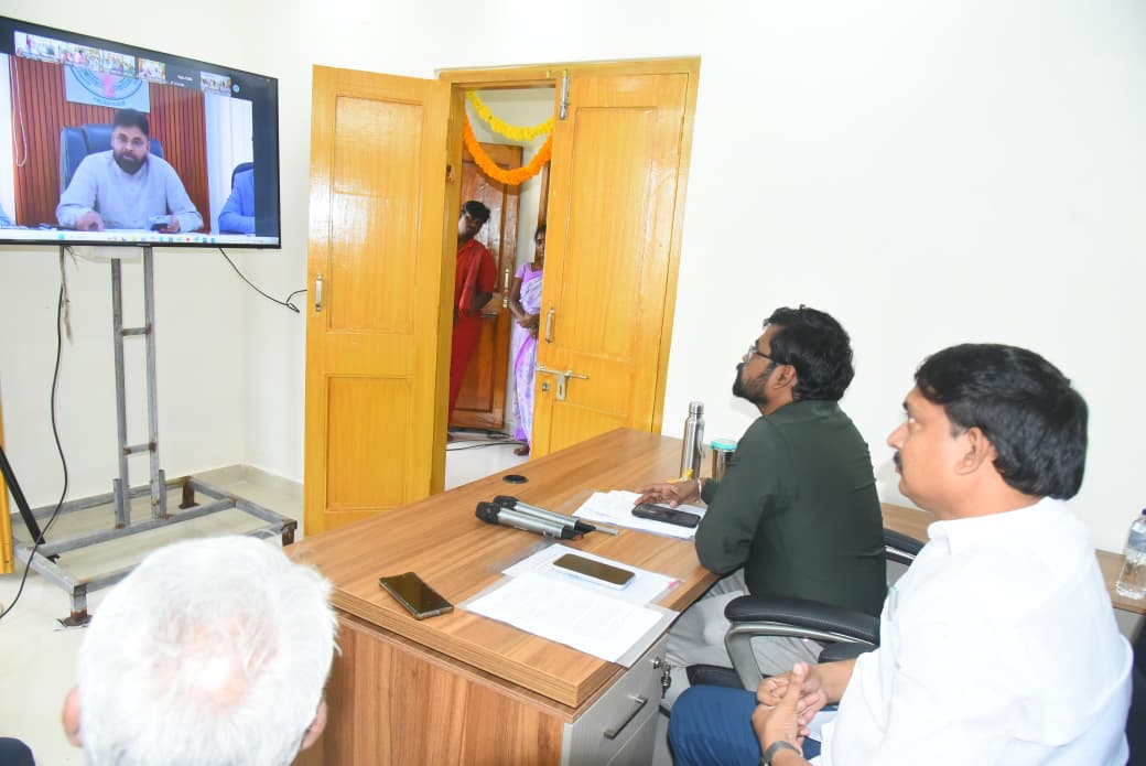 పంచాయతీ రాజ్ వ్యవస్థ బలోపేతానికి డి డి ఓ లు : జిల్లా కలెక్టర్ డీకే బాలాజీ